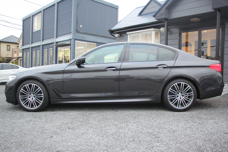 BMW 5シリーズ 530i Mｽﾎﾟｰﾂ ｺﾝﾌｫｰﾄP ｲﾉﾍﾞｰｼｮﾝP 252馬力 ﾏｯｻｰｼﾞﾍﾞﾝﾁﾚｰｼｮﾝ 全席ﾋｰﾀｰ黒革 ｺﾝﾌｫｰﾄｼｰﾄ ﾃﾞｨｽﾌﾟﾚｲｷｰ ﾘﾓｰﾄP ｼﾞｪｽﾁｬｰC HUD 追従ACC 液晶ﾒｰﾀｰ ﾀｯﾁ画面HDDﾅﾋﾞTV 360度ｶﾒﾗ 電動ﾄﾗﾝｸ LEDﾍｯﾄﾞﾗｲﾄ ｵｰﾄﾊｲﾋﾞｰﾑ 2年保証