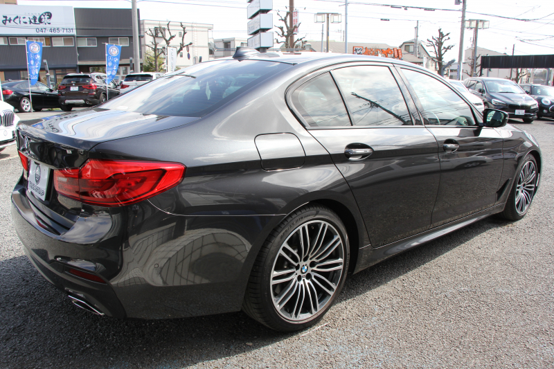 BMW 5シリーズ 530i Mｽﾎﾟｰﾂ ｺﾝﾌｫｰﾄP ｲﾉﾍﾞｰｼｮﾝP 252馬力 ﾏｯｻｰｼﾞﾍﾞﾝﾁﾚｰｼｮﾝ 全席ﾋｰﾀｰ黒革 ｺﾝﾌｫｰﾄｼｰﾄ ﾃﾞｨｽﾌﾟﾚｲｷｰ ﾘﾓｰﾄP ｼﾞｪｽﾁｬｰC HUD 追従ACC 液晶ﾒｰﾀｰ ﾀｯﾁ画面HDDﾅﾋﾞTV 360度ｶﾒﾗ 電動ﾄﾗﾝｸ LEDﾍｯﾄﾞﾗｲﾄ ｵｰﾄﾊｲﾋﾞｰﾑ 2年保証