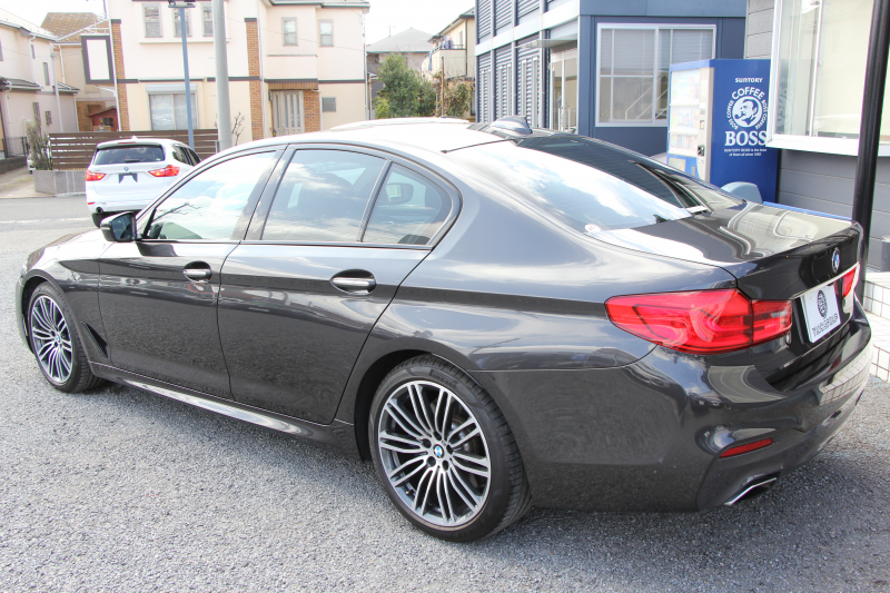BMW 5シリーズ 530i Mｽﾎﾟｰﾂ ｺﾝﾌｫｰﾄP ｲﾉﾍﾞｰｼｮﾝP 252馬力 ﾏｯｻｰｼﾞﾍﾞﾝﾁﾚｰｼｮﾝ 全席ﾋｰﾀｰ黒革 ｺﾝﾌｫｰﾄｼｰﾄ ﾃﾞｨｽﾌﾟﾚｲｷｰ ﾘﾓｰﾄP ｼﾞｪｽﾁｬｰC HUD 追従ACC 液晶ﾒｰﾀｰ ﾀｯﾁ画面HDDﾅﾋﾞTV 360度ｶﾒﾗ 電動ﾄﾗﾝｸ LEDﾍｯﾄﾞﾗｲﾄ ｵｰﾄﾊｲﾋﾞｰﾑ 2年保証