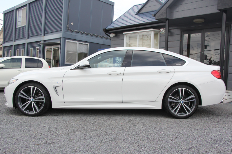 BMW 4シリーズ 420i ｸﾞﾗﾝｸｰﾍﾟｾﾚﾌﾞﾚｰｼｮﾝｴﾃﾞｨｼｮﾝｲﾝｽﾀｲﾙ 変更後ｴﾝｼﾞﾝ 200台限定車 LEDﾍｯﾄﾞﾗｲﾄ LEDﾌｫｸﾞ19AW ﾋｰﾀｰ黒革 ｻﾃﾝｱﾙﾐﾓｰﾙ HUD 追従ACC ﾚｰﾝﾁｪﾝｼﾞ警告 HDDﾅﾋﾞBluetooth接続 衝突軽減ﾌﾞﾚｰｷ 車線逸脱警告 歩行者警告 2年保証