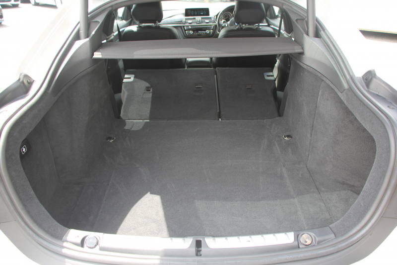 BMW 4シリーズ 420i ｸﾞﾗﾝｸｰﾍﾟｾﾚﾌﾞﾚｰｼｮﾝｴﾃﾞｨｼｮﾝｲﾝｽﾀｲﾙ 変更後ｴﾝｼﾞﾝ 200台限定車 LEDﾍｯﾄﾞﾗｲﾄ LEDﾌｫｸﾞ19AW ﾋｰﾀｰ黒革 ｻﾃﾝｱﾙﾐﾓｰﾙ HUD 追従ACC ﾚｰﾝﾁｪﾝｼﾞ警告 HDDﾅﾋﾞBluetooth接続 衝突軽減ﾌﾞﾚｰｷ 車線逸脱警告 歩行者警告 2年保証