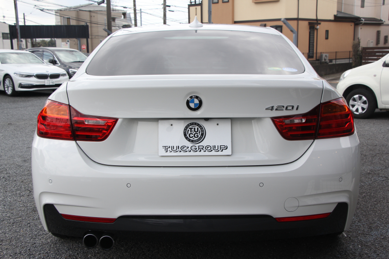BMW 4シリーズ 420i ｸﾞﾗﾝｸｰﾍﾟｾﾚﾌﾞﾚｰｼｮﾝｴﾃﾞｨｼｮﾝｲﾝｽﾀｲﾙ 変更後ｴﾝｼﾞﾝ 200台限定車 LEDﾍｯﾄﾞﾗｲﾄ LEDﾌｫｸﾞ19AW ﾋｰﾀｰ黒革 ｻﾃﾝｱﾙﾐﾓｰﾙ HUD 追従ACC ﾚｰﾝﾁｪﾝｼﾞ警告 HDDﾅﾋﾞBluetooth接続 衝突軽減ﾌﾞﾚｰｷ 車線逸脱警告 歩行者警告 2年保証