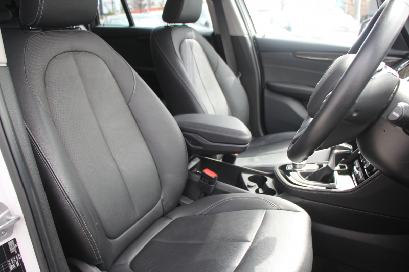 BMW 2シリーズ 218d Xﾄﾞﾗｲﾌﾞ ｸﾞﾗﾝﾂｱﾗｰ ﾗｸﾞｼﾞｭｱﾘｰ 後期 4WD 真珠 ﾌｪｲｽﾘﾌﾄ後 3列7人乗 ADｱｸﾃｨﾌﾞｾｰﾌﾃｨ&ｺﾝﾌｫｰﾄP 追従ACC HUD ﾋｰﾀｰ黒革 電動ﾄﾗﾝｸ LEDﾍｯﾄﾞﾗｲﾄ ﾀｯﾁ画面HDDﾅﾋﾞﾊﾟｰｷﾝｸﾞｱｼｽﾄ 衝突軽減ﾌﾞﾚｰｷ 車線逸脱警告 歩行者警告 2年保証