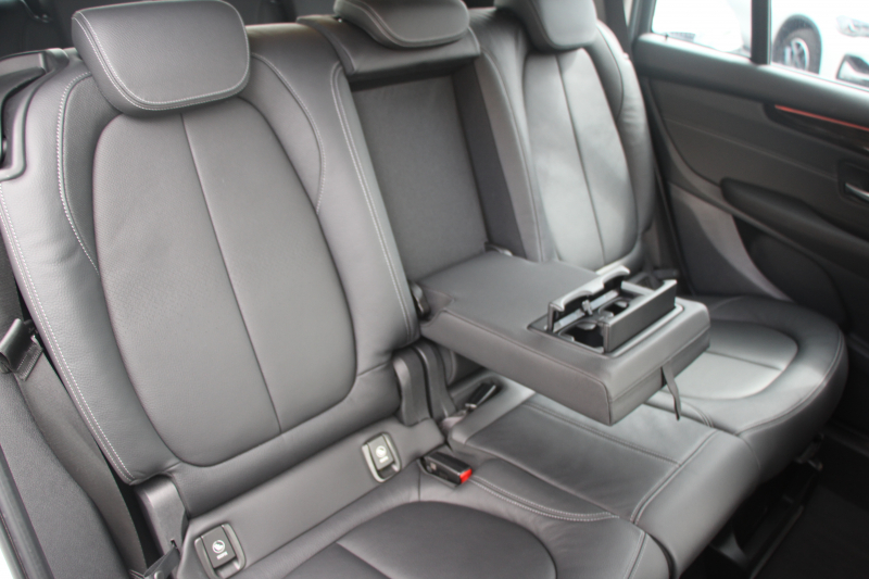 BMW 2シリーズ 218d Xﾄﾞﾗｲﾌﾞ ｸﾞﾗﾝﾂｱﾗｰ ﾗｸﾞｼﾞｭｱﾘｰ 後期 4WD 真珠 ﾌｪｲｽﾘﾌﾄ後 3列7人乗 ADｱｸﾃｨﾌﾞｾｰﾌﾃｨ&ｺﾝﾌｫｰﾄP 追従ACC HUD ﾋｰﾀｰ黒革 電動ﾄﾗﾝｸ LEDﾍｯﾄﾞﾗｲﾄ ﾀｯﾁ画面HDDﾅﾋﾞﾊﾟｰｷﾝｸﾞｱｼｽﾄ 衝突軽減ﾌﾞﾚｰｷ 車線逸脱警告 歩行者警告 2年保証