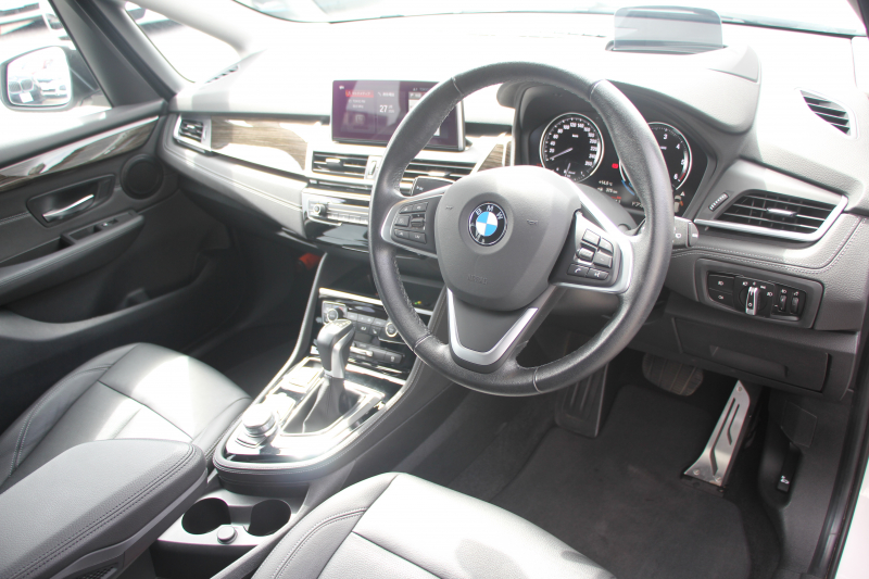 BMW 2シリーズ 218d Xﾄﾞﾗｲﾌﾞ ｸﾞﾗﾝﾂｱﾗｰ ﾗｸﾞｼﾞｭｱﾘｰ 後期 4WD 真珠 ﾌｪｲｽﾘﾌﾄ後 3列7人乗 ADｱｸﾃｨﾌﾞｾｰﾌﾃｨ&ｺﾝﾌｫｰﾄP 追従ACC HUD ﾋｰﾀｰ黒革 電動ﾄﾗﾝｸ LEDﾍｯﾄﾞﾗｲﾄ ﾀｯﾁ画面HDDﾅﾋﾞﾊﾟｰｷﾝｸﾞｱｼｽﾄ 衝突軽減ﾌﾞﾚｰｷ 車線逸脱警告 歩行者警告 2年保証