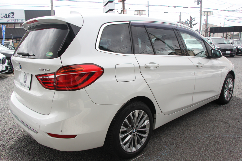 BMW 2シリーズ 218d Xﾄﾞﾗｲﾌﾞ ｸﾞﾗﾝﾂｱﾗｰ ﾗｸﾞｼﾞｭｱﾘｰ 後期 4WD 真珠 ﾌｪｲｽﾘﾌﾄ後 3列7人乗 ADｱｸﾃｨﾌﾞｾｰﾌﾃｨ&ｺﾝﾌｫｰﾄP 追従ACC HUD ﾋｰﾀｰ黒革 電動ﾄﾗﾝｸ LEDﾍｯﾄﾞﾗｲﾄ ﾀｯﾁ画面HDDﾅﾋﾞﾊﾟｰｷﾝｸﾞｱｼｽﾄ 衝突軽減ﾌﾞﾚｰｷ 車線逸脱警告 歩行者警告 2年保証