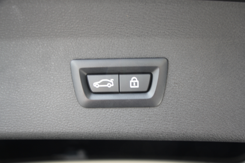 BMW X1 Xdrive18d Xﾗｲﾝ ﾊｲﾗｲﾝ ｱﾄﾞﾊﾞﾝｽﾄﾞP ｺﾝﾌｫｰﾄP 後期 ﾌｪｲｽﾘﾌﾄ後 ｵｲｽﾀｰﾚｻﾞｰ ｼｰﾄﾋｰﾀｰ 追従ACC HUD LEDﾍｯﾄﾞﾗｲﾄ&ﾃｰﾙ 電動ﾄﾗﾝｸ ｻﾃﾝｳｲﾝﾄﾞｳﾓｰﾙ ﾀｯﾁ画面HDDﾅﾋﾞﾜｲﾔﾚｽ充電 衝突軽減ﾌﾞﾚｰｷ 車線逸脱警告 歩行者警告 2年保証