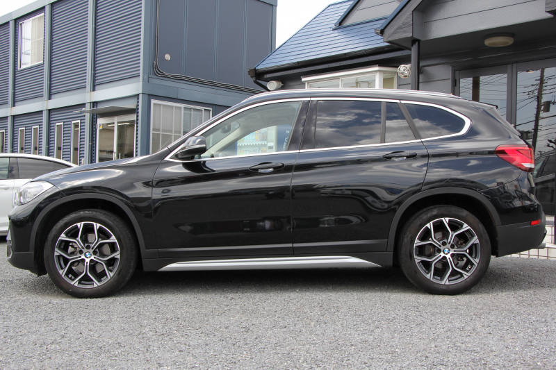 BMW X1 Xdrive18d Xﾗｲﾝ ﾊｲﾗｲﾝ ｱﾄﾞﾊﾞﾝｽﾄﾞP ｺﾝﾌｫｰﾄP 後期 ﾌｪｲｽﾘﾌﾄ後 ｵｲｽﾀｰﾚｻﾞｰ ｼｰﾄﾋｰﾀｰ 追従ACC HUD LEDﾍｯﾄﾞﾗｲﾄ&ﾃｰﾙ 電動ﾄﾗﾝｸ ｻﾃﾝｳｲﾝﾄﾞｳﾓｰﾙ ﾀｯﾁ画面HDDﾅﾋﾞﾜｲﾔﾚｽ充電 衝突軽減ﾌﾞﾚｰｷ 車線逸脱警告 歩行者警告 2年保証