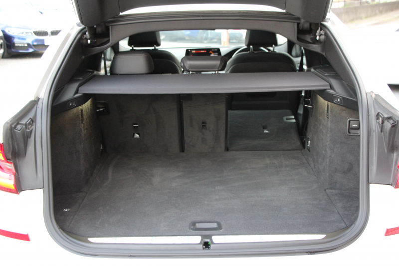 BMW 6シリーズ 630i ｸﾞﾗﾝﾂｰﾘｽﾓ Mｽﾎﾟｰﾂ ｾﾚｸﾄP  ﾊﾟﾉﾗﾏｻﾝﾙｰﾌ 全席ﾋｰﾀｰ黒革 ﾘｱｼｰﾄ電動可倒調整 Harman/Kardon 追従ACC HUD LEDﾍｯﾄﾞﾗｲﾄ 4ｿﾞｰﾝAC 360度ｶﾒﾗ ﾀｯﾁ画面HDDﾅﾋﾞｼﾞｪｽﾁｬｰC ﾜｲﾔﾚｽ充電 ﾌﾙｾｸﾞTV LCW  ｲﾝﾃﾘｾｰﾌ 2年保証