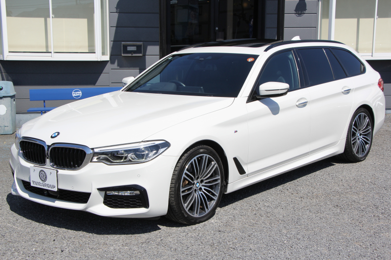 BMW 5シリーズ 530i ﾂｰﾘﾝｸﾞMｽﾎﾟｰﾂ 252馬力 ﾊﾟﾉﾗﾏｻﾝﾙｰﾌ ﾊｰﾏﾝｶｰﾄﾞﾝ 4ｿﾞｰﾝｴｱｺﾝ 全席ﾋｰﾀｰ黒革 HUD 追従ACC ｽﾃｱﾘﾝｸﾞｻﾎﾟｰﾄ 液晶ﾒｰﾀｰ ﾀｯﾁ画面HDDﾅﾋﾞTV 360度ｶﾒﾗ LEDﾍｯﾄﾞﾗｲﾄ ｵｰﾄﾊｲﾋﾞｰﾑ Mspﾌﾞﾚｰｷ 電動Rｹﾞｰﾄ 2年保証