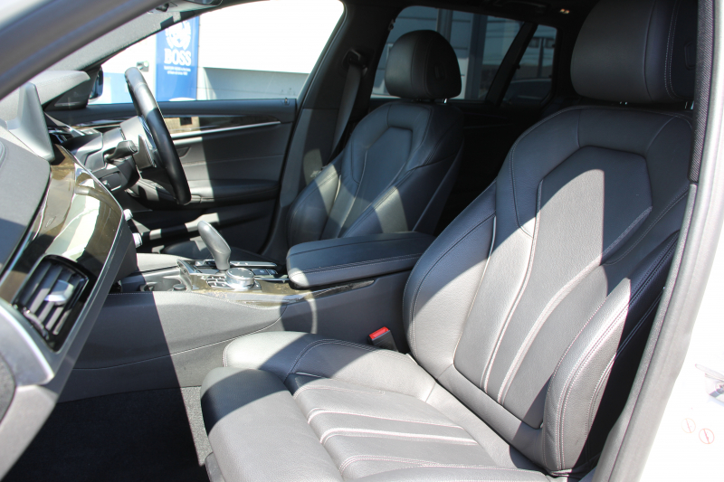 BMW 5シリーズ 530i ﾂｰﾘﾝｸﾞMｽﾎﾟｰﾂ 252馬力 ﾊﾟﾉﾗﾏｻﾝﾙｰﾌ ﾊｰﾏﾝｶｰﾄﾞﾝ 4ｿﾞｰﾝｴｱｺﾝ 全席ﾋｰﾀｰ黒革 HUD 追従ACC ｽﾃｱﾘﾝｸﾞｻﾎﾟｰﾄ 液晶ﾒｰﾀｰ ﾀｯﾁ画面HDDﾅﾋﾞTV 360度ｶﾒﾗ LEDﾍｯﾄﾞﾗｲﾄ ｵｰﾄﾊｲﾋﾞｰﾑ Mspﾌﾞﾚｰｷ 電動Rｹﾞｰﾄ 2年保証