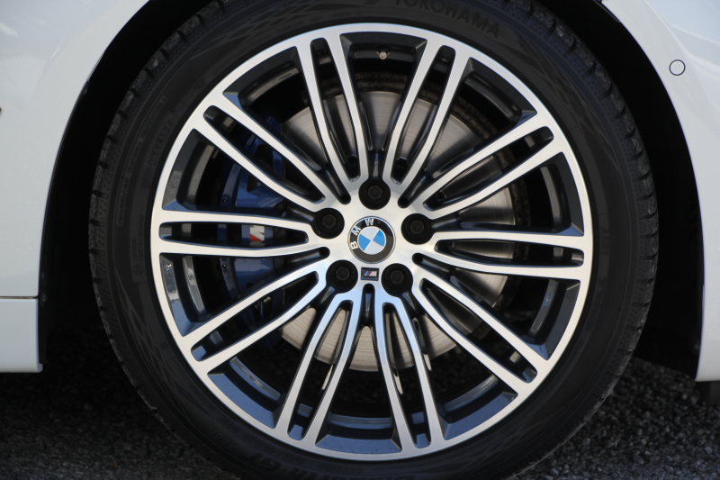 BMW 5シリーズ 530i ﾂｰﾘﾝｸﾞMｽﾎﾟｰﾂ 252馬力 ﾊﾟﾉﾗﾏｻﾝﾙｰﾌ ﾊｰﾏﾝｶｰﾄﾞﾝ 4ｿﾞｰﾝｴｱｺﾝ 全席ﾋｰﾀｰ黒革 HUD 追従ACC ｽﾃｱﾘﾝｸﾞｻﾎﾟｰﾄ 液晶ﾒｰﾀｰ ﾀｯﾁ画面HDDﾅﾋﾞTV 360度ｶﾒﾗ LEDﾍｯﾄﾞﾗｲﾄ ｵｰﾄﾊｲﾋﾞｰﾑ Mspﾌﾞﾚｰｷ 電動Rｹﾞｰﾄ 2年保証