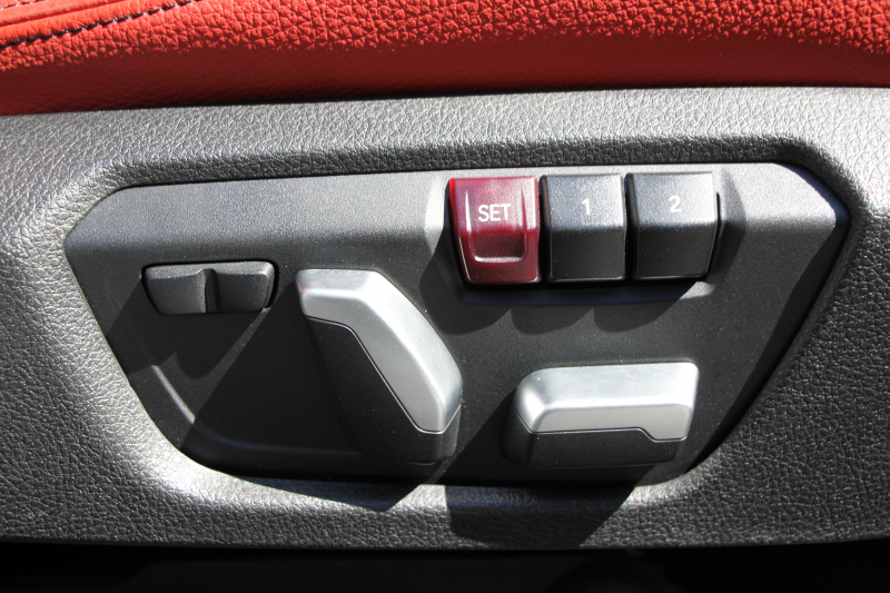 BMW 1シリーズ M140i 後期 340馬力 直6ﾀｰﾎﾞB58新ｴﾝｼﾞﾝ ﾋｰﾀｰ赤革 LEDﾍｯﾄﾞﾗｲﾄ ｱﾀﾞﾌﾟﾃｨﾌﾞMｻｽ 専用ﾌﾞﾚｰｷ 18AW HDDﾅﾋﾞ衝突軽減ﾌﾞﾚｰｷ 車線逸脱警告 歩行者警告 ﾌﾞﾚｰｷ付ｸﾙｺﾝ 専用ｴｱﾛ 後輪駆動 2年保証