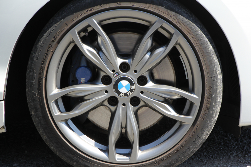 BMW 1シリーズ M140i 後期 340馬力 直6ﾀｰﾎﾞB58新ｴﾝｼﾞﾝ ﾋｰﾀｰ赤革 LEDﾍｯﾄﾞﾗｲﾄ ｱﾀﾞﾌﾟﾃｨﾌﾞMｻｽ 専用ﾌﾞﾚｰｷ 18AW HDDﾅﾋﾞ衝突軽減ﾌﾞﾚｰｷ 車線逸脱警告 歩行者警告 ﾌﾞﾚｰｷ付ｸﾙｺﾝ 専用ｴｱﾛ 後輪駆動 2年保証