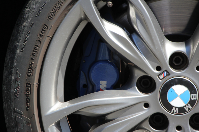 BMW 1シリーズ M140i 後期 340馬力 直6ﾀｰﾎﾞB58新ｴﾝｼﾞﾝ ﾋｰﾀｰ赤革 LEDﾍｯﾄﾞﾗｲﾄ ｱﾀﾞﾌﾟﾃｨﾌﾞMｻｽ 専用ﾌﾞﾚｰｷ 18AW HDDﾅﾋﾞ衝突軽減ﾌﾞﾚｰｷ 車線逸脱警告 歩行者警告 ﾌﾞﾚｰｷ付ｸﾙｺﾝ 専用ｴｱﾛ 後輪駆動 2年保証