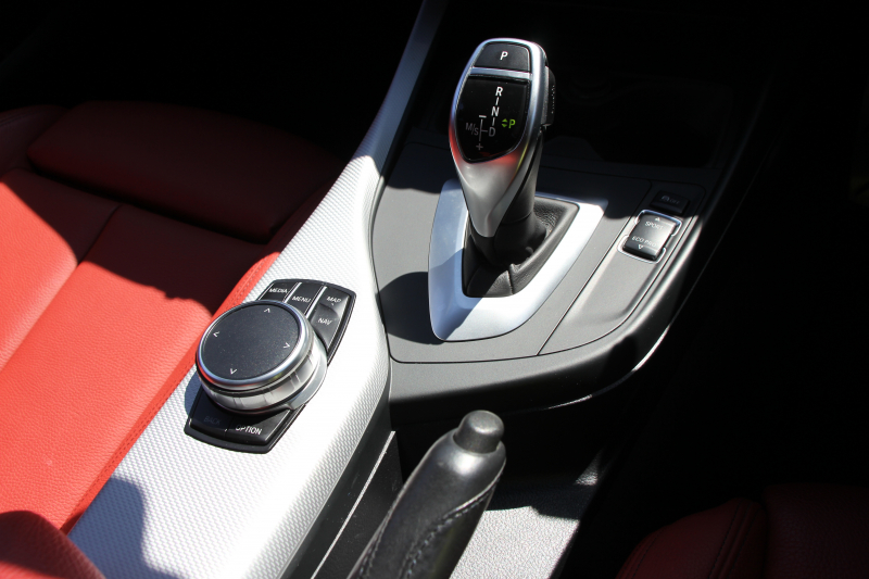 BMW 1シリーズ M140i 後期 340馬力 直6ﾀｰﾎﾞB58新ｴﾝｼﾞﾝ ﾋｰﾀｰ赤革 LEDﾍｯﾄﾞﾗｲﾄ ｱﾀﾞﾌﾟﾃｨﾌﾞMｻｽ 専用ﾌﾞﾚｰｷ 18AW HDDﾅﾋﾞ衝突軽減ﾌﾞﾚｰｷ 車線逸脱警告 歩行者警告 ﾌﾞﾚｰｷ付ｸﾙｺﾝ 専用ｴｱﾛ 後輪駆動 2年保証