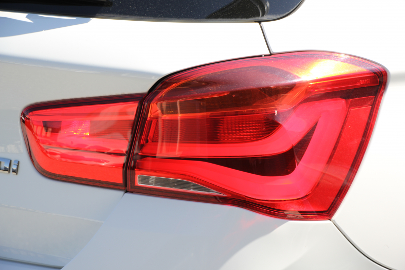 BMW 1シリーズ M140i 後期 340馬力 直6ﾀｰﾎﾞB58新ｴﾝｼﾞﾝ ﾋｰﾀｰ赤革 LEDﾍｯﾄﾞﾗｲﾄ ｱﾀﾞﾌﾟﾃｨﾌﾞMｻｽ 専用ﾌﾞﾚｰｷ 18AW HDDﾅﾋﾞ衝突軽減ﾌﾞﾚｰｷ 車線逸脱警告 歩行者警告 ﾌﾞﾚｰｷ付ｸﾙｺﾝ 専用ｴｱﾛ 後輪駆動 2年保証