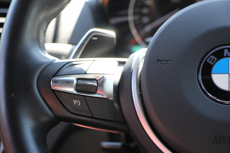 BMW 1シリーズ M140i 後期 340馬力 直6ﾀｰﾎﾞB58新ｴﾝｼﾞﾝ ﾋｰﾀｰ赤革 LEDﾍｯﾄﾞﾗｲﾄ ｱﾀﾞﾌﾟﾃｨﾌﾞMｻｽ 専用ﾌﾞﾚｰｷ 18AW HDDﾅﾋﾞ衝突軽減ﾌﾞﾚｰｷ 車線逸脱警告 歩行者警告 ﾌﾞﾚｰｷ付ｸﾙｺﾝ 専用ｴｱﾛ 後輪駆動 2年保証