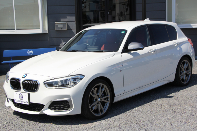 BMW 1シリーズ M140i 後期 340馬力 直6ﾀｰﾎﾞB58新ｴﾝｼﾞﾝ ﾋｰﾀｰ赤革 LEDﾍｯﾄﾞﾗｲﾄ ｱﾀﾞﾌﾟﾃｨﾌﾞMｻｽ 専用ﾌﾞﾚｰｷ 18AW HDDﾅﾋﾞ衝突軽減ﾌﾞﾚｰｷ 車線逸脱警告 歩行者警告 ﾌﾞﾚｰｷ付ｸﾙｺﾝ 専用ｴｱﾛ 後輪駆動 2年保証