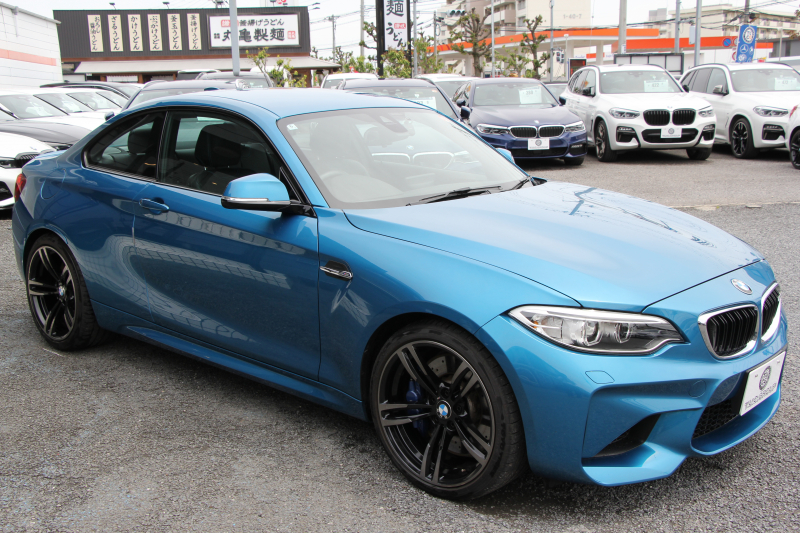 BMW Mシリーズ M2ｸｰﾍﾟMDCT 370馬力 直6ﾀｰﾎﾞ7速DCT ﾋｰﾀｰ黒革 HDDﾅﾋﾞBｶﾒﾗ 専用19AW 専用ﾌﾞﾚｰｷ 衝突軽減ﾌﾞﾚｰｷ 車線逸脱警告 歩行者警告 ﾌﾞﾚｰｷ付ｸﾙｺﾝ ｽﾏｰﾄｷｰ ｶｰﾎﾞﾝｲﾝﾃﾘｱﾄﾘﾑ ﾊﾟﾄﾞﾙｼﾌﾄ 2年保証