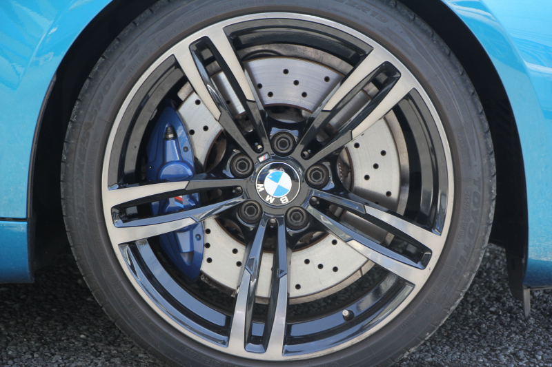 BMW Mシリーズ M2ｸｰﾍﾟMDCT 370馬力 直6ﾀｰﾎﾞ7速DCT ﾋｰﾀｰ黒革 HDDﾅﾋﾞBｶﾒﾗ 専用19AW 専用ﾌﾞﾚｰｷ 衝突軽減ﾌﾞﾚｰｷ 車線逸脱警告 歩行者警告 ﾌﾞﾚｰｷ付ｸﾙｺﾝ ｽﾏｰﾄｷｰ ｶｰﾎﾞﾝｲﾝﾃﾘｱﾄﾘﾑ ﾊﾟﾄﾞﾙｼﾌﾄ 2年保証