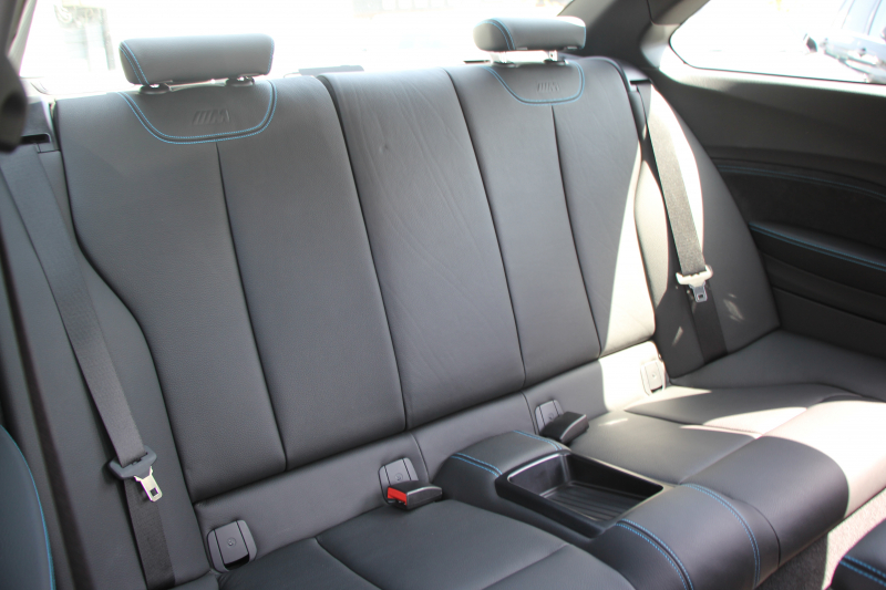 BMW Mシリーズ M2ｸｰﾍﾟMDCT 370馬力 直6ﾀｰﾎﾞ7速DCT ﾋｰﾀｰ黒革 HDDﾅﾋﾞBｶﾒﾗ 専用19AW 専用ﾌﾞﾚｰｷ 衝突軽減ﾌﾞﾚｰｷ 車線逸脱警告 歩行者警告 ﾌﾞﾚｰｷ付ｸﾙｺﾝ ｽﾏｰﾄｷｰ ｶｰﾎﾞﾝｲﾝﾃﾘｱﾄﾘﾑ ﾊﾟﾄﾞﾙｼﾌﾄ 2年保証