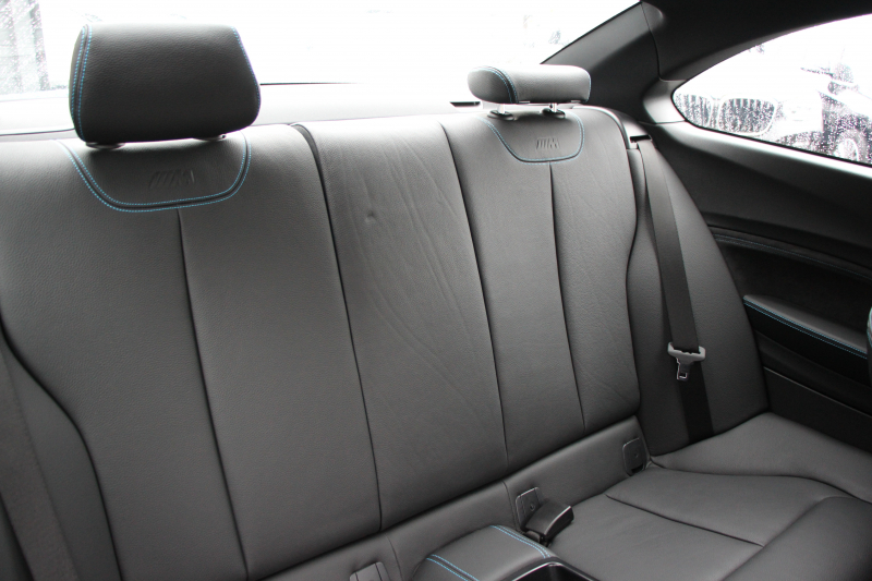 BMW Mシリーズ M2ｸｰﾍﾟMDCT 370馬力 直6ﾀｰﾎﾞ7速DCT ﾋｰﾀｰ黒革 HDDﾅﾋﾞBｶﾒﾗ 専用19AW 専用ﾌﾞﾚｰｷ 衝突軽減ﾌﾞﾚｰｷ 車線逸脱警告 歩行者警告 ﾌﾞﾚｰｷ付ｸﾙｺﾝ ｽﾏｰﾄｷｰ ｶｰﾎﾞﾝｲﾝﾃﾘｱﾄﾘﾑ ﾊﾟﾄﾞﾙｼﾌﾄ 2年保証