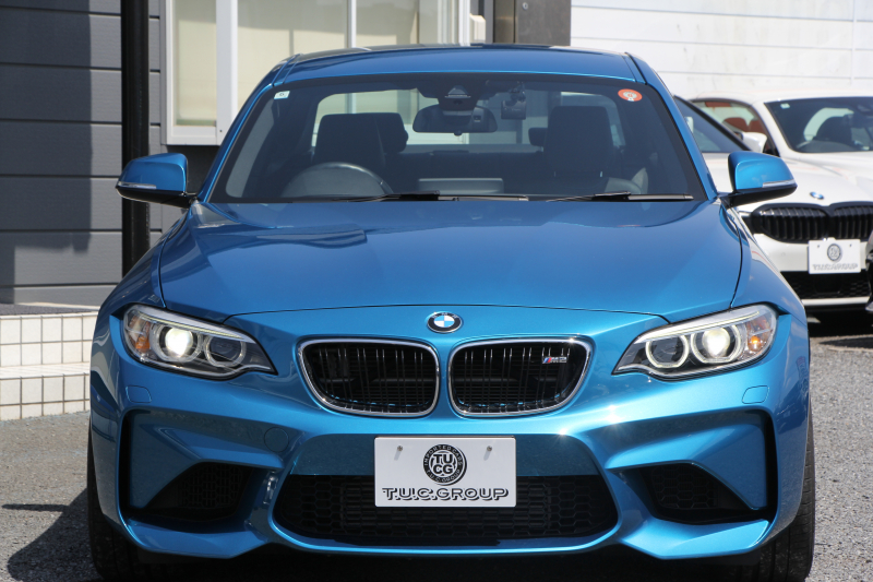 BMW Mシリーズ M2ｸｰﾍﾟMDCT 370馬力 直6ﾀｰﾎﾞ7速DCT ﾋｰﾀｰ黒革 HDDﾅﾋﾞBｶﾒﾗ 専用19AW 専用ﾌﾞﾚｰｷ 衝突軽減ﾌﾞﾚｰｷ 車線逸脱警告 歩行者警告 ﾌﾞﾚｰｷ付ｸﾙｺﾝ ｽﾏｰﾄｷｰ ｶｰﾎﾞﾝｲﾝﾃﾘｱﾄﾘﾑ ﾊﾟﾄﾞﾙｼﾌﾄ 2年保証