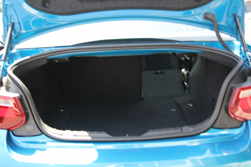 BMW Mシリーズ M2ｸｰﾍﾟMDCT 370馬力 直6ﾀｰﾎﾞ7速DCT ﾋｰﾀｰ黒革 HDDﾅﾋﾞBｶﾒﾗ 専用19AW 専用ﾌﾞﾚｰｷ 衝突軽減ﾌﾞﾚｰｷ 車線逸脱警告 歩行者警告 ﾌﾞﾚｰｷ付ｸﾙｺﾝ ｽﾏｰﾄｷｰ ｶｰﾎﾞﾝｲﾝﾃﾘｱﾄﾘﾑ ﾊﾟﾄﾞﾙｼﾌﾄ 2年保証