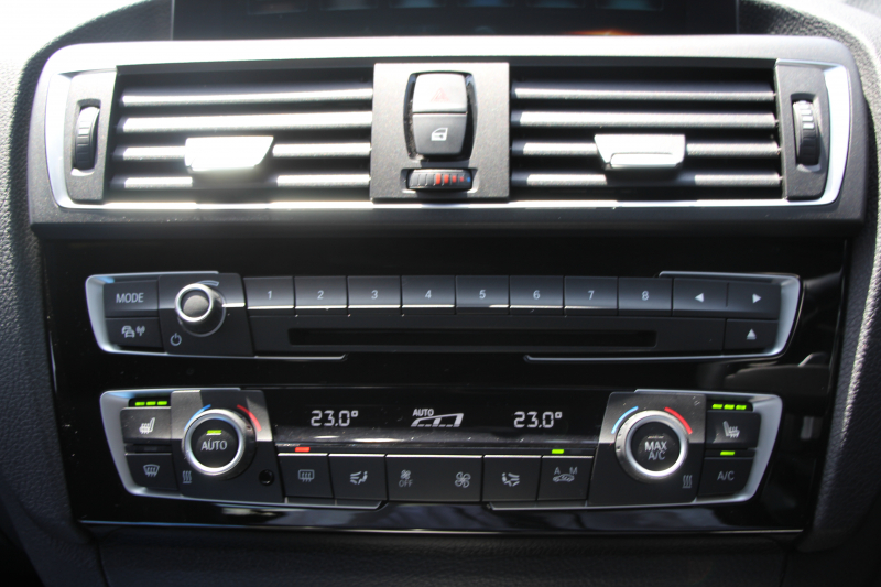 BMW Mシリーズ M2ｸｰﾍﾟMDCT 370馬力 直6ﾀｰﾎﾞ7速DCT ﾋｰﾀｰ黒革 HDDﾅﾋﾞBｶﾒﾗ 専用19AW 専用ﾌﾞﾚｰｷ 衝突軽減ﾌﾞﾚｰｷ 車線逸脱警告 歩行者警告 ﾌﾞﾚｰｷ付ｸﾙｺﾝ ｽﾏｰﾄｷｰ ｶｰﾎﾞﾝｲﾝﾃﾘｱﾄﾘﾑ ﾊﾟﾄﾞﾙｼﾌﾄ 2年保証