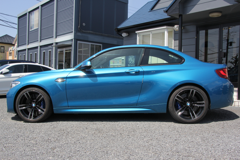 BMW Mシリーズ M2ｸｰﾍﾟMDCT 370馬力 直6ﾀｰﾎﾞ7速DCT ﾋｰﾀｰ黒革 HDDﾅﾋﾞBｶﾒﾗ 専用19AW 専用ﾌﾞﾚｰｷ 衝突軽減ﾌﾞﾚｰｷ 車線逸脱警告 歩行者警告 ﾌﾞﾚｰｷ付ｸﾙｺﾝ ｽﾏｰﾄｷｰ ｶｰﾎﾞﾝｲﾝﾃﾘｱﾄﾘﾑ ﾊﾟﾄﾞﾙｼﾌﾄ 2年保証