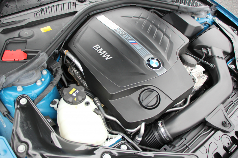 BMW Mシリーズ M2ｸｰﾍﾟMDCT 370馬力 直6ﾀｰﾎﾞ7速DCT ﾋｰﾀｰ黒革 HDDﾅﾋﾞBｶﾒﾗ 専用19AW 専用ﾌﾞﾚｰｷ 衝突軽減ﾌﾞﾚｰｷ 車線逸脱警告 歩行者警告 ﾌﾞﾚｰｷ付ｸﾙｺﾝ ｽﾏｰﾄｷｰ ｶｰﾎﾞﾝｲﾝﾃﾘｱﾄﾘﾑ ﾊﾟﾄﾞﾙｼﾌﾄ 2年保証