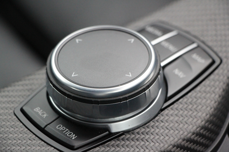 BMW Mシリーズ M2ｸｰﾍﾟMDCT 370馬力 直6ﾀｰﾎﾞ7速DCT ﾋｰﾀｰ黒革 HDDﾅﾋﾞBｶﾒﾗ 専用19AW 専用ﾌﾞﾚｰｷ 衝突軽減ﾌﾞﾚｰｷ 車線逸脱警告 歩行者警告 ﾌﾞﾚｰｷ付ｸﾙｺﾝ ｽﾏｰﾄｷｰ ｶｰﾎﾞﾝｲﾝﾃﾘｱﾄﾘﾑ ﾊﾟﾄﾞﾙｼﾌﾄ 2年保証