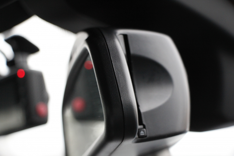 BMW Mシリーズ M2ｸｰﾍﾟMDCT 370馬力 直6ﾀｰﾎﾞ7速DCT ﾋｰﾀｰ黒革 HDDﾅﾋﾞBｶﾒﾗ 専用19AW 専用ﾌﾞﾚｰｷ 衝突軽減ﾌﾞﾚｰｷ 車線逸脱警告 歩行者警告 ﾌﾞﾚｰｷ付ｸﾙｺﾝ ｽﾏｰﾄｷｰ ｶｰﾎﾞﾝｲﾝﾃﾘｱﾄﾘﾑ ﾊﾟﾄﾞﾙｼﾌﾄ 2年保証