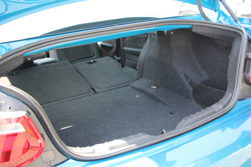 BMW Mシリーズ M2ｸｰﾍﾟMDCT 370馬力 直6ﾀｰﾎﾞ7速DCT ﾋｰﾀｰ黒革 HDDﾅﾋﾞBｶﾒﾗ 専用19AW 専用ﾌﾞﾚｰｷ 衝突軽減ﾌﾞﾚｰｷ 車線逸脱警告 歩行者警告 ﾌﾞﾚｰｷ付ｸﾙｺﾝ ｽﾏｰﾄｷｰ ｶｰﾎﾞﾝｲﾝﾃﾘｱﾄﾘﾑ ﾊﾟﾄﾞﾙｼﾌﾄ 2年保証