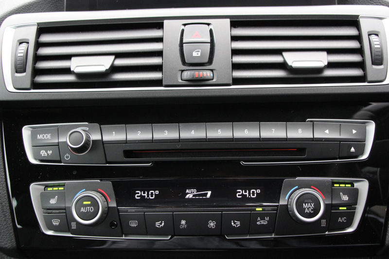 BMW Mシリーズ M2ｸｰﾍﾟMDCT 370馬力 直6ﾀｰﾎﾞ7速DCT ﾋｰﾀｰ黒革 HDDﾅﾋﾞBｶﾒﾗ 専用19AW 専用ﾌﾞﾚｰｷ 衝突軽減ﾌﾞﾚｰｷ 車線逸脱警告 歩行者警告 ﾌﾞﾚｰｷ付ｸﾙｺﾝ ｽﾏｰﾄｷｰ ｶｰﾎﾞﾝｲﾝﾃﾘｱﾄﾘﾑ ﾊﾟﾄﾞﾙｼﾌﾄ 2年保証