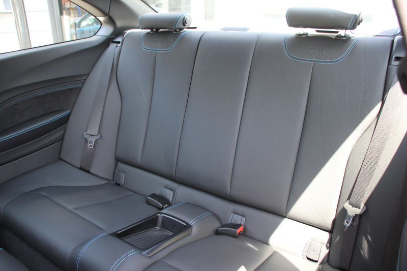 BMW Mシリーズ M2ｸｰﾍﾟMDCT 370馬力 直6ﾀｰﾎﾞ7速DCT ﾋｰﾀｰ黒革 HDDﾅﾋﾞBｶﾒﾗ 専用19AW 専用ﾌﾞﾚｰｷ 衝突軽減ﾌﾞﾚｰｷ 車線逸脱警告 歩行者警告 ﾌﾞﾚｰｷ付ｸﾙｺﾝ ｽﾏｰﾄｷｰ ｶｰﾎﾞﾝｲﾝﾃﾘｱﾄﾘﾑ ﾊﾟﾄﾞﾙｼﾌﾄ 2年保証