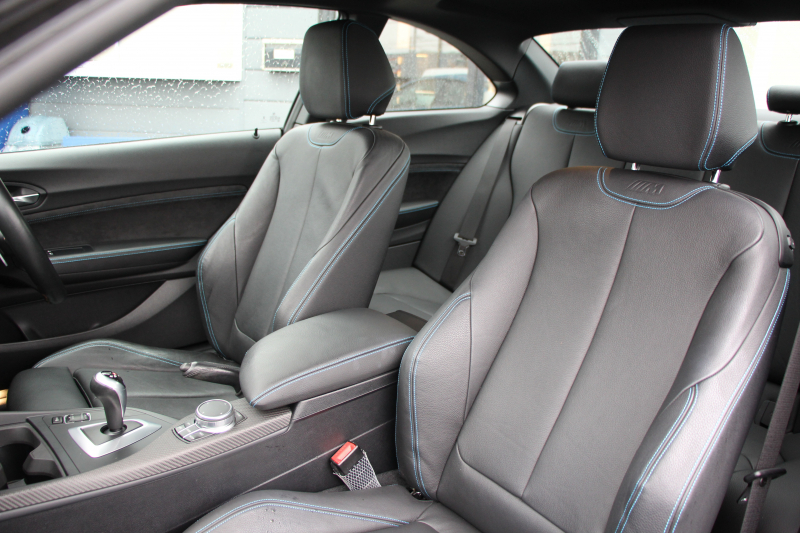 BMW Mシリーズ M2ｸｰﾍﾟMDCT 370馬力 直6ﾀｰﾎﾞ7速DCT ﾋｰﾀｰ黒革 HDDﾅﾋﾞBｶﾒﾗ 専用19AW 専用ﾌﾞﾚｰｷ 衝突軽減ﾌﾞﾚｰｷ 車線逸脱警告 歩行者警告 ﾌﾞﾚｰｷ付ｸﾙｺﾝ ｽﾏｰﾄｷｰ ｶｰﾎﾞﾝｲﾝﾃﾘｱﾄﾘﾑ ﾊﾟﾄﾞﾙｼﾌﾄ 2年保証