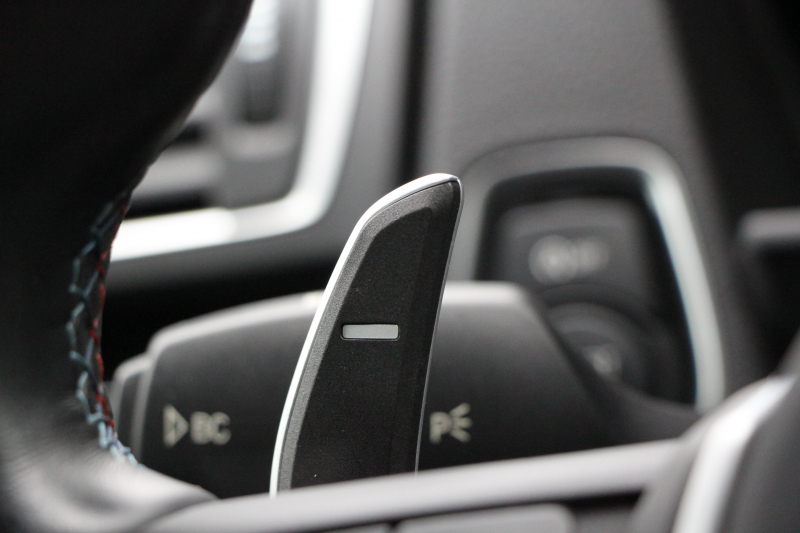 BMW Mシリーズ M2ｸｰﾍﾟMDCT 370馬力 直6ﾀｰﾎﾞ7速DCT ﾋｰﾀｰ黒革 HDDﾅﾋﾞBｶﾒﾗ 専用19AW 専用ﾌﾞﾚｰｷ 衝突軽減ﾌﾞﾚｰｷ 車線逸脱警告 歩行者警告 ﾌﾞﾚｰｷ付ｸﾙｺﾝ ｽﾏｰﾄｷｰ ｶｰﾎﾞﾝｲﾝﾃﾘｱﾄﾘﾑ ﾊﾟﾄﾞﾙｼﾌﾄ 2年保証