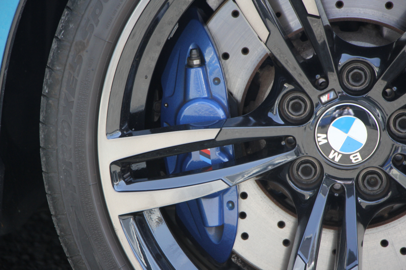 BMW Mシリーズ M2ｸｰﾍﾟMDCT 370馬力 直6ﾀｰﾎﾞ7速DCT ﾋｰﾀｰ黒革 HDDﾅﾋﾞBｶﾒﾗ 専用19AW 専用ﾌﾞﾚｰｷ 衝突軽減ﾌﾞﾚｰｷ 車線逸脱警告 歩行者警告 ﾌﾞﾚｰｷ付ｸﾙｺﾝ ｽﾏｰﾄｷｰ ｶｰﾎﾞﾝｲﾝﾃﾘｱﾄﾘﾑ ﾊﾟﾄﾞﾙｼﾌﾄ 2年保証