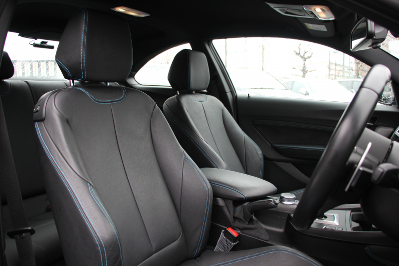 BMW Mシリーズ M2ｸｰﾍﾟMDCT 370馬力 直6ﾀｰﾎﾞ7速DCT ﾋｰﾀｰ黒革 HDDﾅﾋﾞBｶﾒﾗ 専用19AW 専用ﾌﾞﾚｰｷ 衝突軽減ﾌﾞﾚｰｷ 車線逸脱警告 歩行者警告 ﾌﾞﾚｰｷ付ｸﾙｺﾝ ｽﾏｰﾄｷｰ ｶｰﾎﾞﾝｲﾝﾃﾘｱﾄﾘﾑ ﾊﾟﾄﾞﾙｼﾌﾄ 2年保証