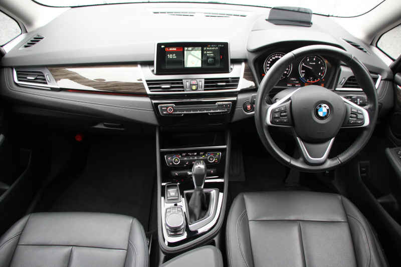 BMW 2シリーズ 218d ｸﾞﾗﾝﾂｱﾗｰ ﾗｸﾞｼﾞｭｱﾘｰ 後期 ﾌｪｲｽﾘﾌﾄ後 3列7人乗 ADｱｸﾃｨﾌﾞｾｰﾌﾃｨ&ｺﾝﾌｫｰﾄP 追従ACC HUD ﾋｰﾀｰ黒革 電動ﾄﾗﾝｸ LEDﾍｯﾄﾞﾗｲﾄ ﾀｯﾁ画面HDDﾅﾋﾞﾊﾟｰｷﾝｸﾞｱｼｽﾄ 衝突軽減ﾌﾞﾚｰｷ 車線逸脱警告 歩行者警告 2年保証