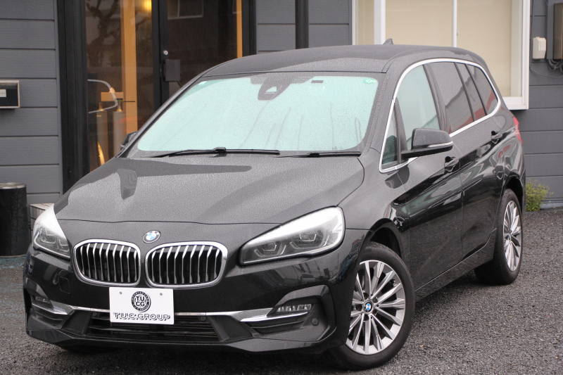 BMW 2シリーズ 218d ｸﾞﾗﾝﾂｱﾗｰ ﾗｸﾞｼﾞｭｱﾘｰ 後期 ﾌｪｲｽﾘﾌﾄ後 3列7人乗 ADｱｸﾃｨﾌﾞｾｰﾌﾃｨ&ｺﾝﾌｫｰﾄP 追従ACC HUD ﾋｰﾀｰ黒革 電動ﾄﾗﾝｸ LEDﾍｯﾄﾞﾗｲﾄ ﾀｯﾁ画面HDDﾅﾋﾞﾊﾟｰｷﾝｸﾞｱｼｽﾄ 衝突軽減ﾌﾞﾚｰｷ 車線逸脱警告 歩行者警告 2年保証