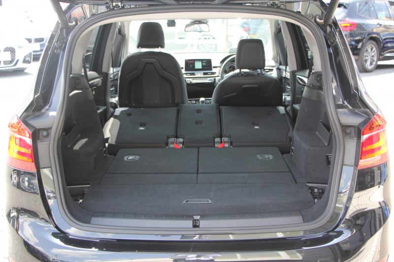 BMW 2シリーズ 218d ｸﾞﾗﾝﾂｱﾗｰ ﾗｸﾞｼﾞｭｱﾘｰ 後期 ﾌｪｲｽﾘﾌﾄ後 3列7人乗 ADｱｸﾃｨﾌﾞｾｰﾌﾃｨ&ｺﾝﾌｫｰﾄP 追従ACC HUD ﾋｰﾀｰ黒革 電動ﾄﾗﾝｸ LEDﾍｯﾄﾞﾗｲﾄ ﾀｯﾁ画面HDDﾅﾋﾞﾊﾟｰｷﾝｸﾞｱｼｽﾄ 衝突軽減ﾌﾞﾚｰｷ 車線逸脱警告 歩行者警告 2年保証