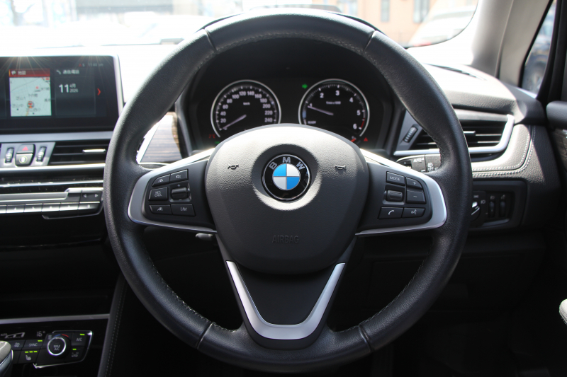 BMW 2シリーズ 218d ｸﾞﾗﾝﾂｱﾗｰ ﾗｸﾞｼﾞｭｱﾘｰ 後期 ﾌｪｲｽﾘﾌﾄ後 3列7人乗 ADｱｸﾃｨﾌﾞｾｰﾌﾃｨ&ｺﾝﾌｫｰﾄP 追従ACC HUD ﾋｰﾀｰ黒革 電動ﾄﾗﾝｸ LEDﾍｯﾄﾞﾗｲﾄ ﾀｯﾁ画面HDDﾅﾋﾞﾊﾟｰｷﾝｸﾞｱｼｽﾄ 衝突軽減ﾌﾞﾚｰｷ 車線逸脱警告 歩行者警告 2年保証