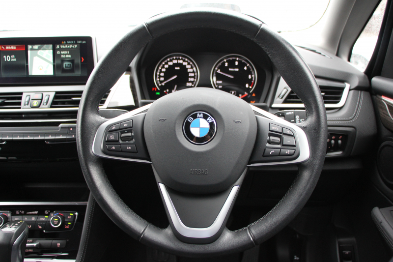 BMW 2シリーズ 218d ｸﾞﾗﾝﾂｱﾗｰ ﾗｸﾞｼﾞｭｱﾘｰ 後期 ﾌｪｲｽﾘﾌﾄ後 3列7人乗 ADｱｸﾃｨﾌﾞｾｰﾌﾃｨ&ｺﾝﾌｫｰﾄP 追従ACC HUD ﾋｰﾀｰ黒革 電動ﾄﾗﾝｸ LEDﾍｯﾄﾞﾗｲﾄ ﾀｯﾁ画面HDDﾅﾋﾞﾊﾟｰｷﾝｸﾞｱｼｽﾄ 衝突軽減ﾌﾞﾚｰｷ 車線逸脱警告 歩行者警告 2年保証