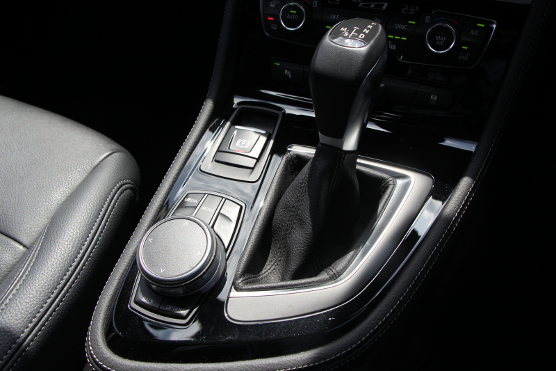 BMW 2シリーズ 218d ｸﾞﾗﾝﾂｱﾗｰ ﾗｸﾞｼﾞｭｱﾘｰ 後期 ﾌｪｲｽﾘﾌﾄ後 3列7人乗 ADｱｸﾃｨﾌﾞｾｰﾌﾃｨ&ｺﾝﾌｫｰﾄP 追従ACC HUD ﾋｰﾀｰ黒革 電動ﾄﾗﾝｸ LEDﾍｯﾄﾞﾗｲﾄ ﾀｯﾁ画面HDDﾅﾋﾞﾊﾟｰｷﾝｸﾞｱｼｽﾄ 衝突軽減ﾌﾞﾚｰｷ 車線逸脱警告 歩行者警告 2年保証