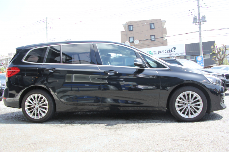 BMW 2シリーズ 218d ｸﾞﾗﾝﾂｱﾗｰ ﾗｸﾞｼﾞｭｱﾘｰ 後期 ﾌｪｲｽﾘﾌﾄ後 3列7人乗 ADｱｸﾃｨﾌﾞｾｰﾌﾃｨ&ｺﾝﾌｫｰﾄP 追従ACC HUD ﾋｰﾀｰ黒革 電動ﾄﾗﾝｸ LEDﾍｯﾄﾞﾗｲﾄ ﾀｯﾁ画面HDDﾅﾋﾞﾊﾟｰｷﾝｸﾞｱｼｽﾄ 衝突軽減ﾌﾞﾚｰｷ 車線逸脱警告 歩行者警告 2年保証