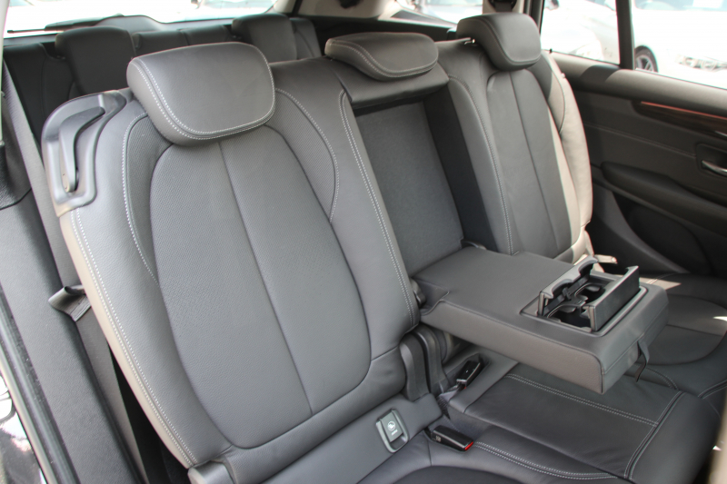 BMW 2シリーズ 218d ｸﾞﾗﾝﾂｱﾗｰ ﾗｸﾞｼﾞｭｱﾘｰ 後期 ﾌｪｲｽﾘﾌﾄ後 3列7人乗 ADｱｸﾃｨﾌﾞｾｰﾌﾃｨ&ｺﾝﾌｫｰﾄP 追従ACC HUD ﾋｰﾀｰ黒革 電動ﾄﾗﾝｸ LEDﾍｯﾄﾞﾗｲﾄ ﾀｯﾁ画面HDDﾅﾋﾞﾊﾟｰｷﾝｸﾞｱｼｽﾄ 衝突軽減ﾌﾞﾚｰｷ 車線逸脱警告 歩行者警告 2年保証