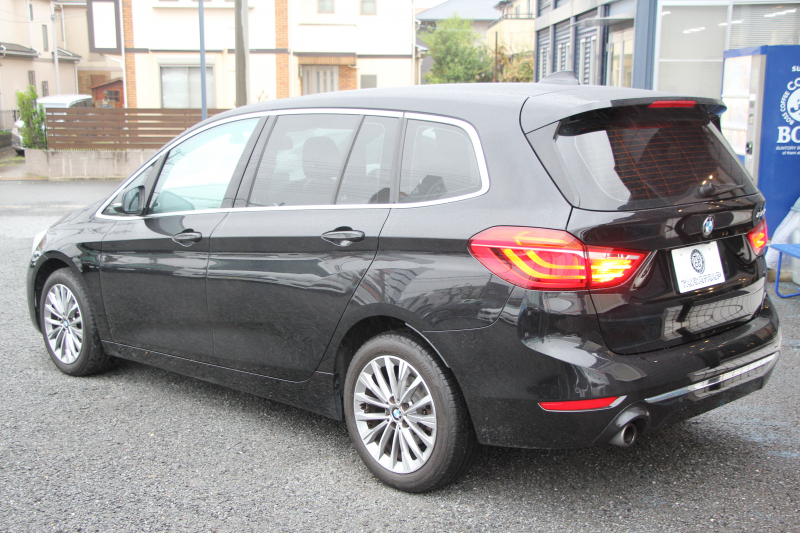 BMW 2シリーズ 218d ｸﾞﾗﾝﾂｱﾗｰ ﾗｸﾞｼﾞｭｱﾘｰ 後期 ﾌｪｲｽﾘﾌﾄ後 3列7人乗 ADｱｸﾃｨﾌﾞｾｰﾌﾃｨ&ｺﾝﾌｫｰﾄP 追従ACC HUD ﾋｰﾀｰ黒革 電動ﾄﾗﾝｸ LEDﾍｯﾄﾞﾗｲﾄ ﾀｯﾁ画面HDDﾅﾋﾞﾊﾟｰｷﾝｸﾞｱｼｽﾄ 衝突軽減ﾌﾞﾚｰｷ 車線逸脱警告 歩行者警告 2年保証